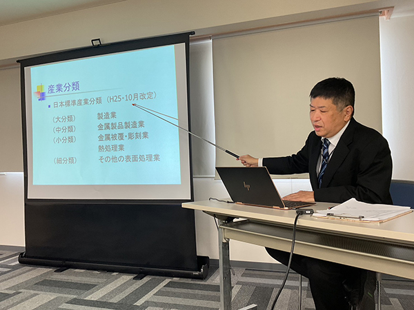 事業所における労働安全衛生診断の実際について講演されました。大阪市内にて。